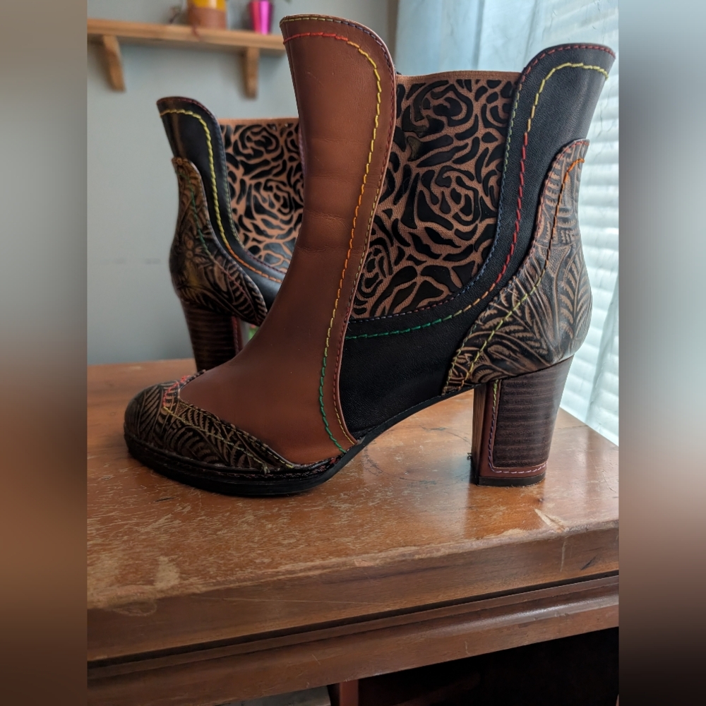 Spring Step L Artiste Brown Bootie with Rainbow details